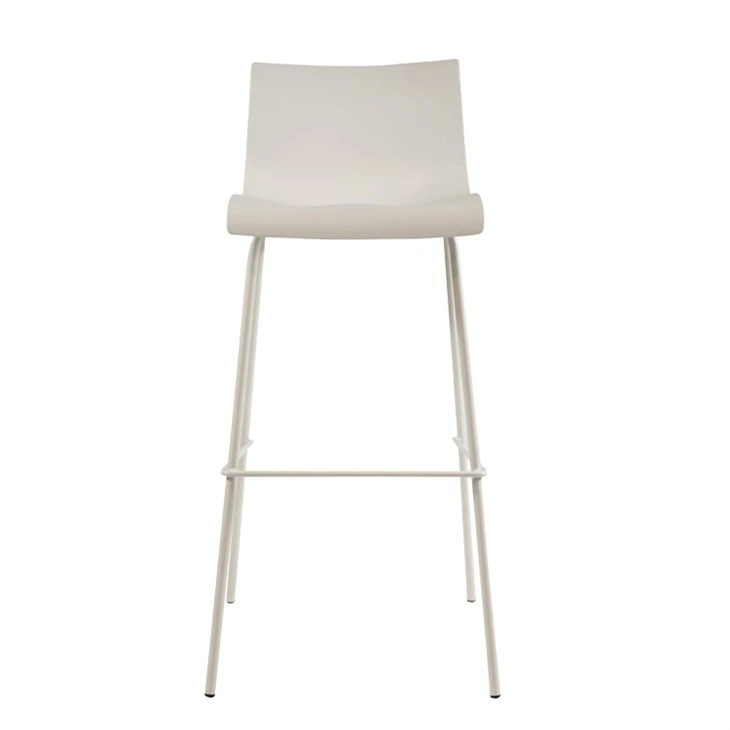 Moderne barstoelen op tegenhoogte